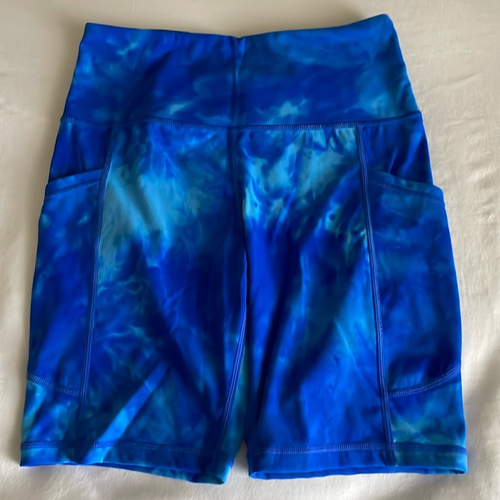 7” blue tie dye workout shorts with pockets